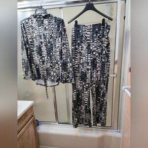 NWT Floral & Ivy Beautiful Geometric Print Pant set with boot leg. Sz 2X. $75.